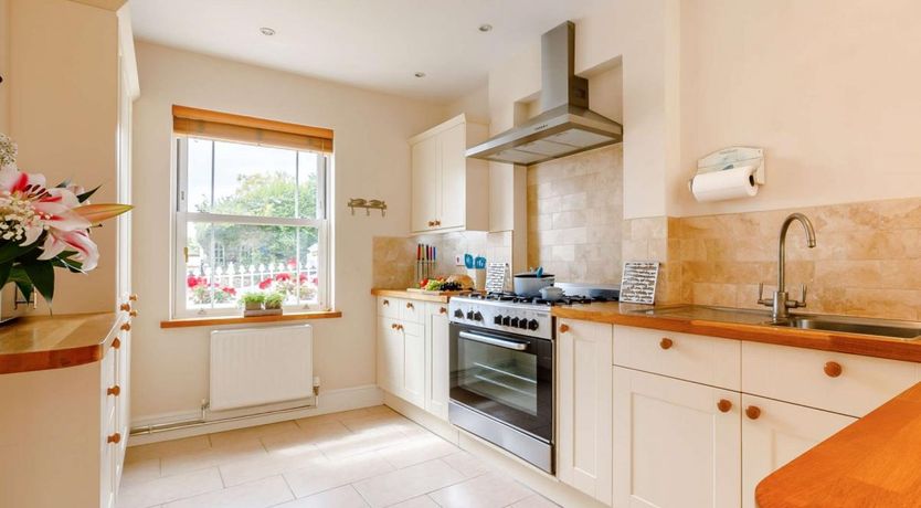 Photo of 3 Bed in Charmouth