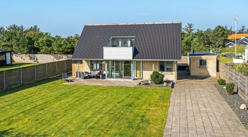 Photo of "Isabel" - 600m from the sea