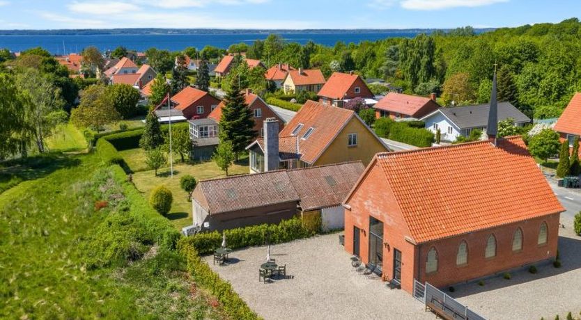 Photo of "Frothi" - 550m from the sea