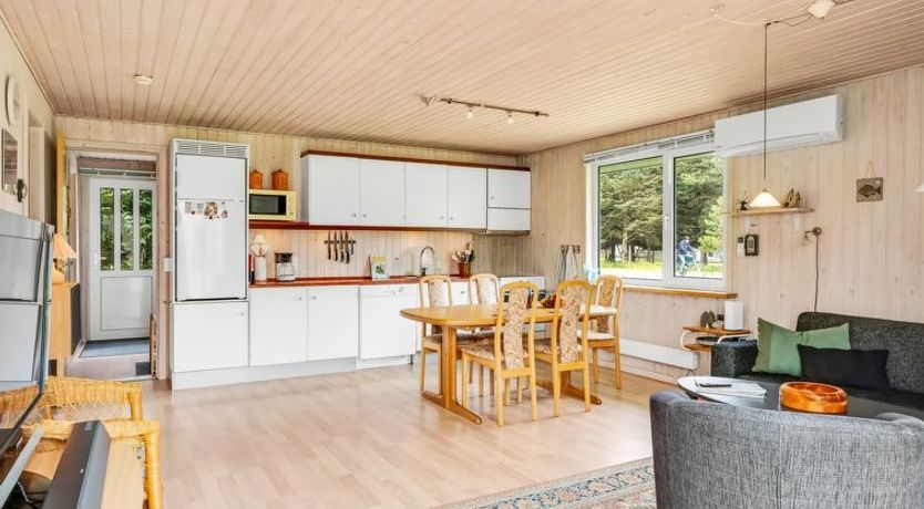 Photo of "Gisella" - 900m from the sea