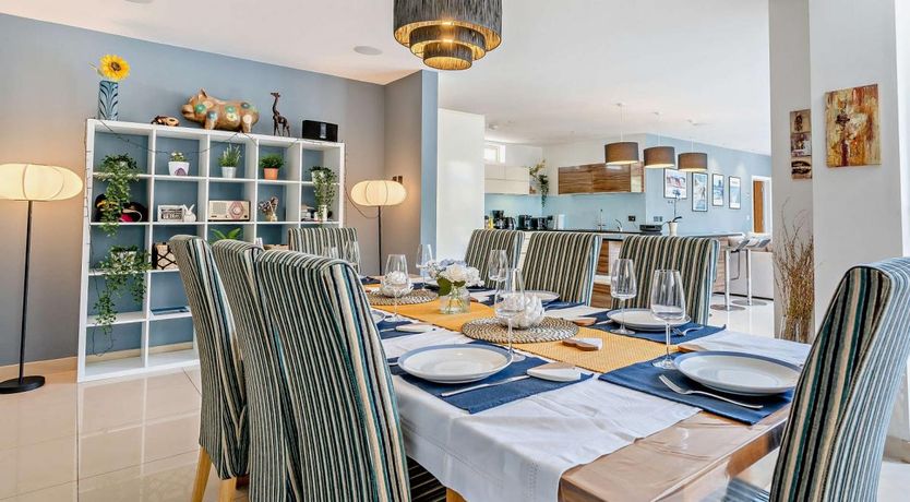 Photo of 4 Bed in Cardiff