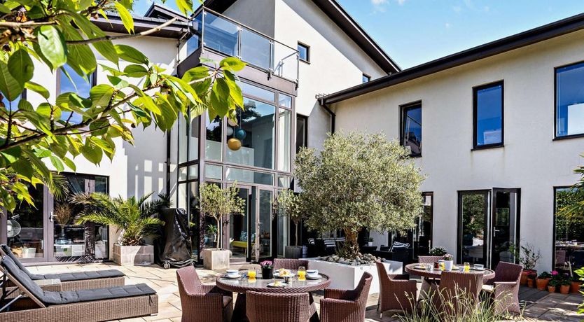 Photo of 4 Bed in Cardiff