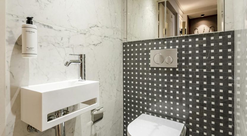 Photo of Silver Pearl