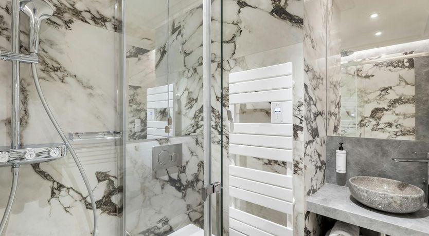 Photo of Silver Pearl