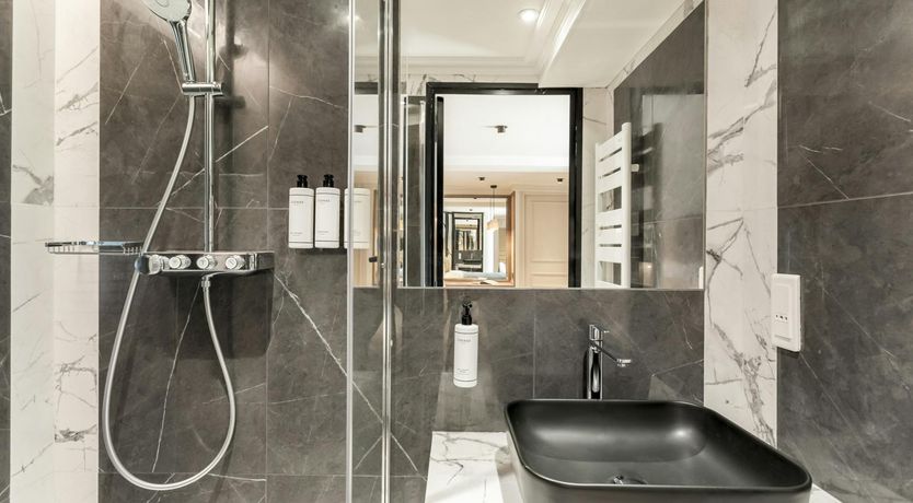 Photo of Silver Pearl