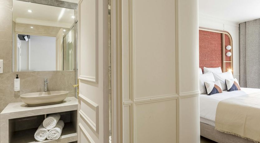 Photo of Silver Pearl