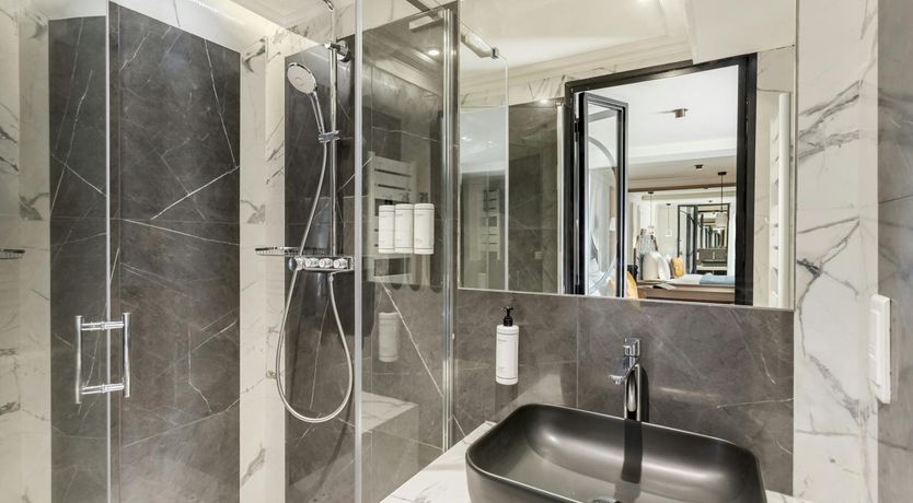 Photo of Silver Pearl