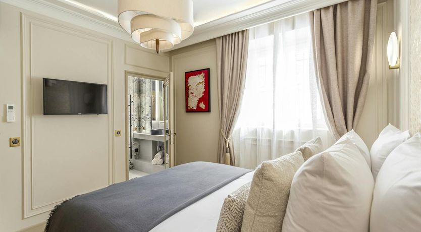 Photo of Glittering Pearl