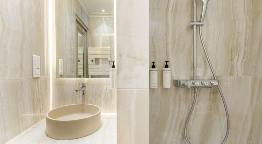 Photo of Glittering Pearl