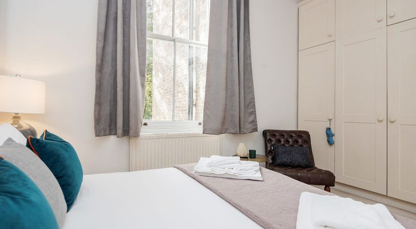 Photo of Thacker, William