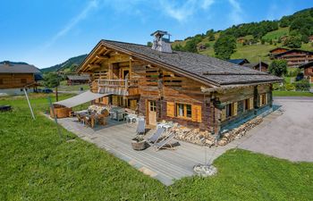 Snowcapped Woods Holiday Home