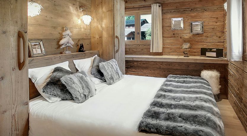 Photo of Snowcapped Woods