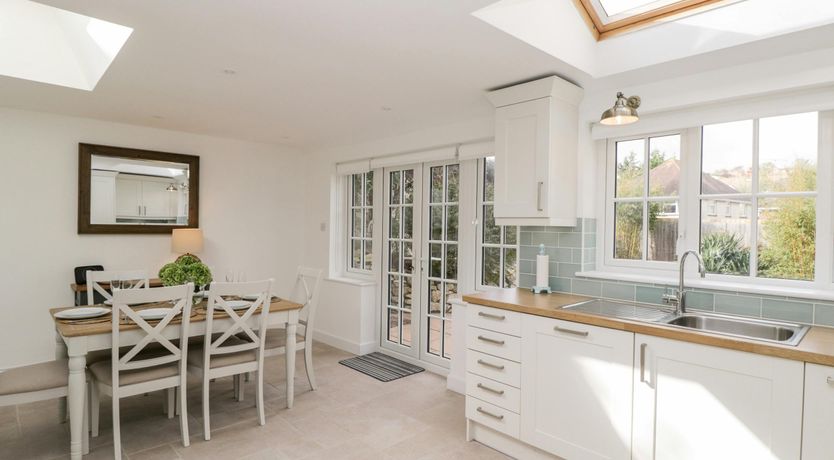 Photo of Bowleaze Breeze