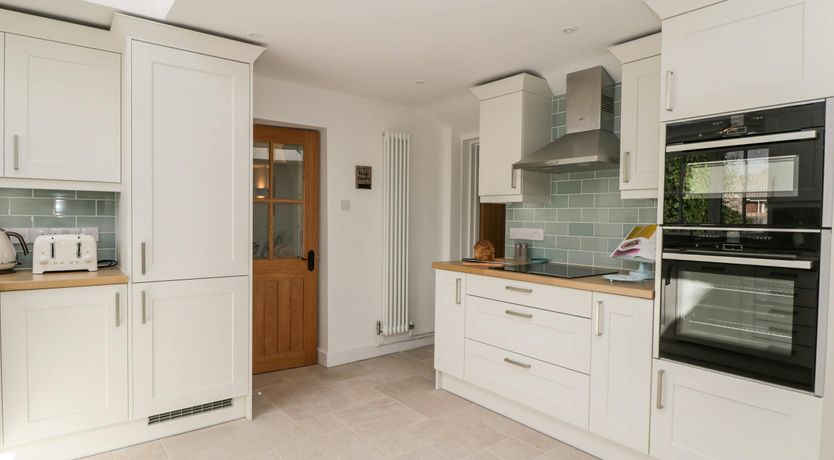 Photo of Bowleaze Breeze