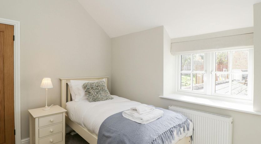 Photo of Bowleaze Breeze