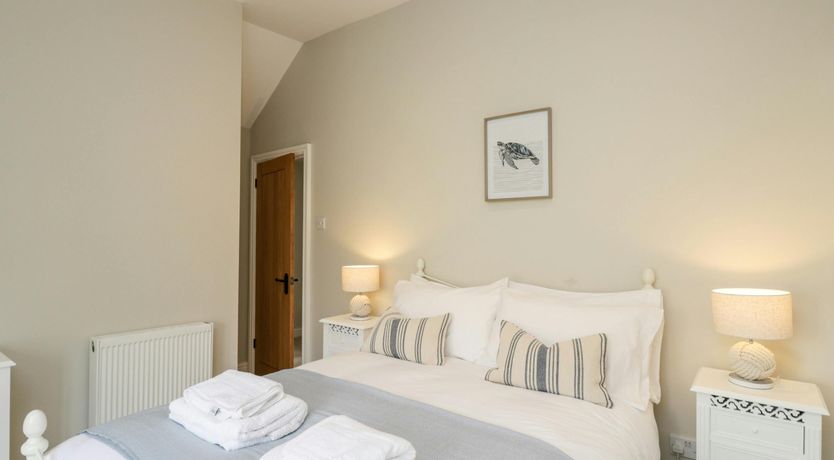 Photo of Bowleaze Breeze