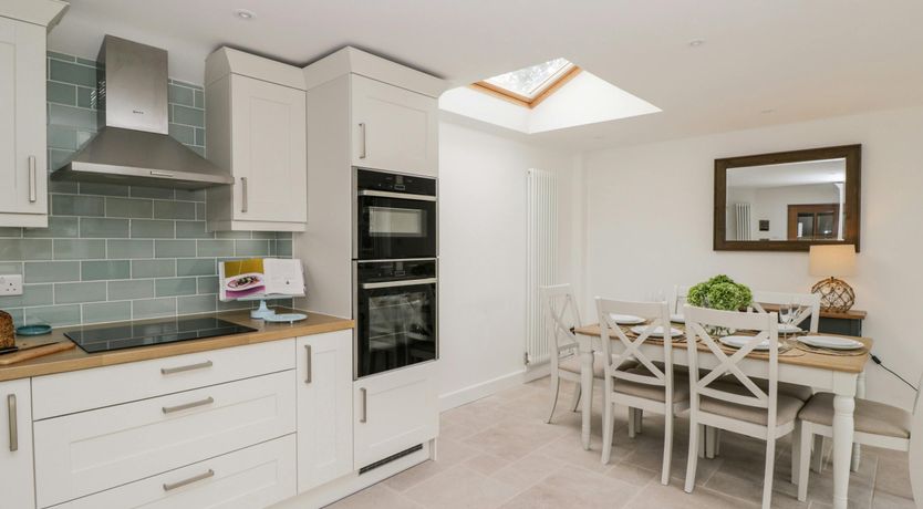 Photo of Bowleaze Breeze