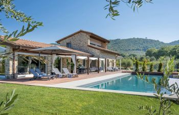 A Triumph in Tuscany Holiday Home