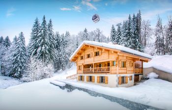 Snow-Kissed Soul Holiday Home