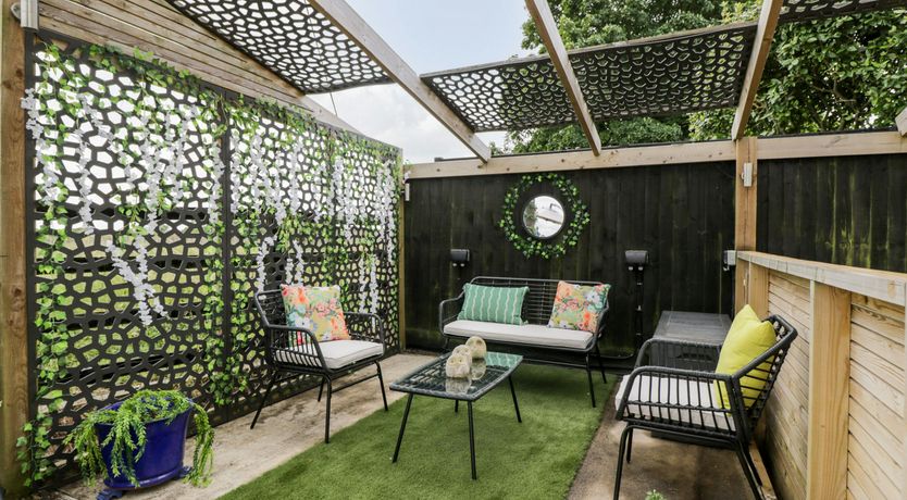 Photo of The Stoney Rose