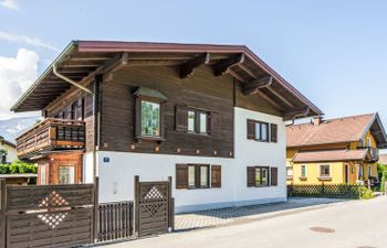 Aparthaus Bruck Holiday Home