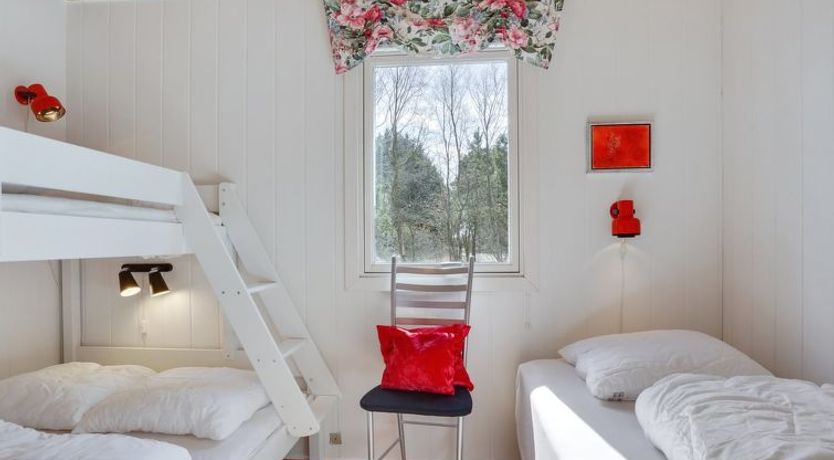 Photo of "Cordelia" - 400m from the sea