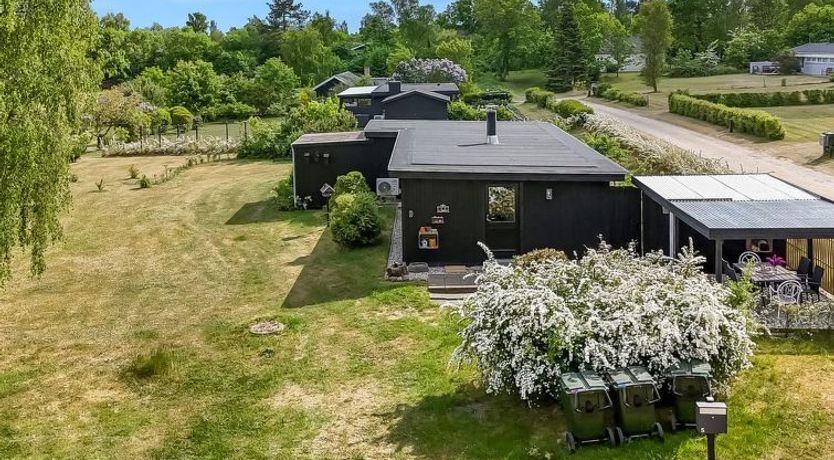 Photo of "Blomma" - 1km from the sea