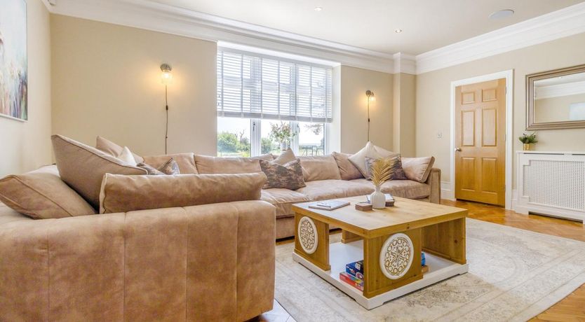Photo of 7 Bed in Whitchurch