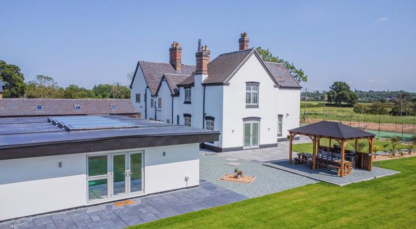 Photo of 7 Bed in Prees