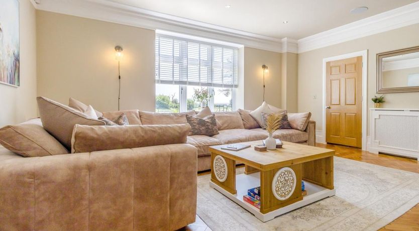 Photo of 7 Bed in Prees