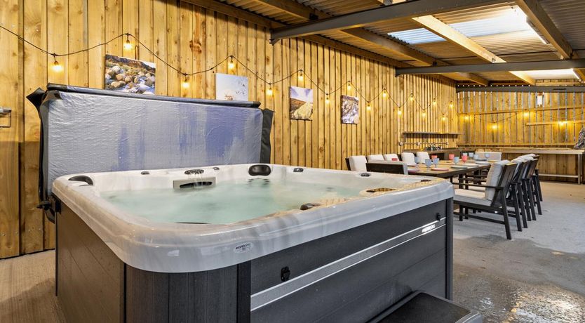 Photo of 6 Bed in Denbigh