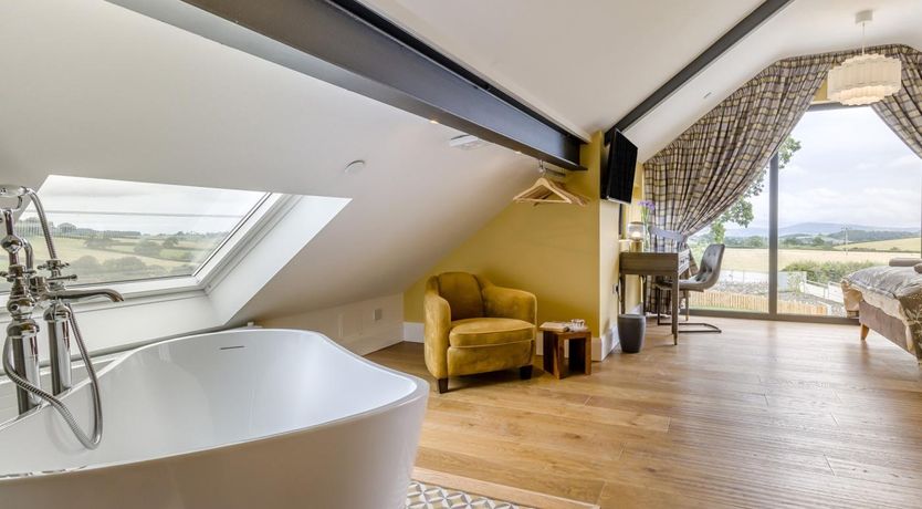 Photo of 6 Bed in Denbigh