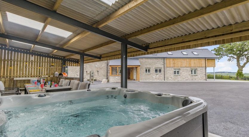 Photo of 6 Bed in Denbigh