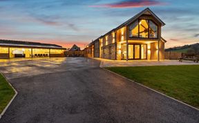 Photo of 6 Bed in Denbigh