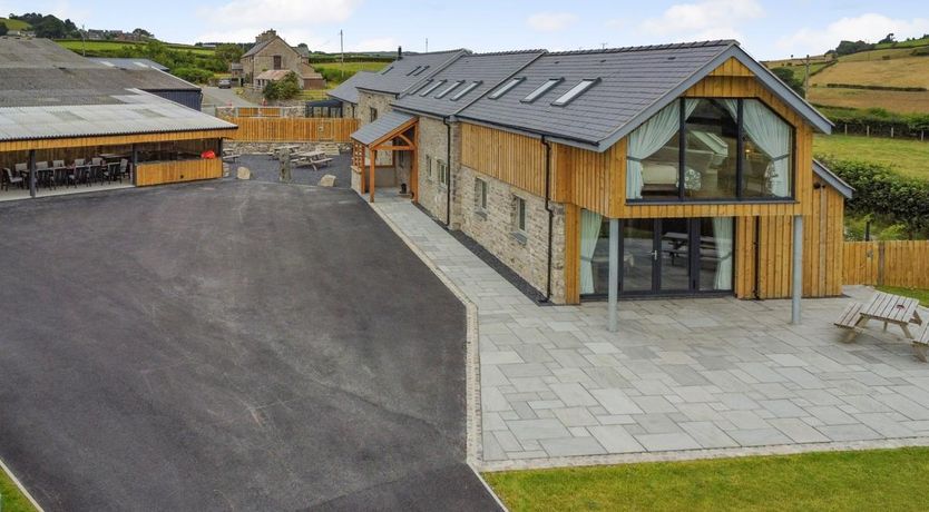 Photo of 6 Bed in Llannefydd
