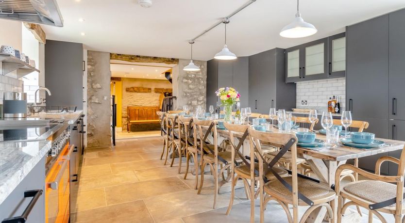 Photo of 6 Bed in Llannefydd