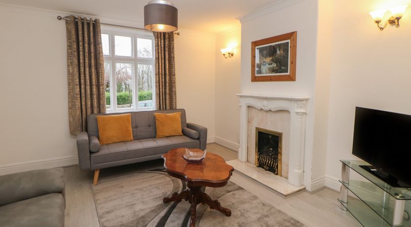 Photo of 15 Calton View