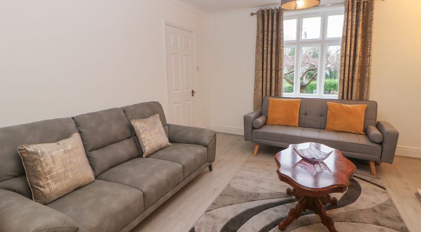 Photo of 15 Calton View