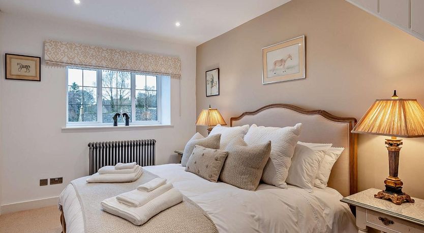 Photo of 2 Bed in Broadway