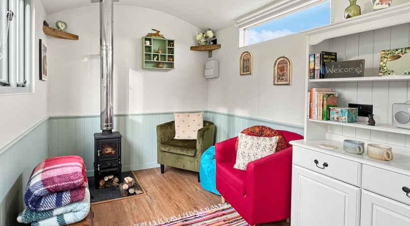 Photo of Foxgloves Hut, Brompton Regis