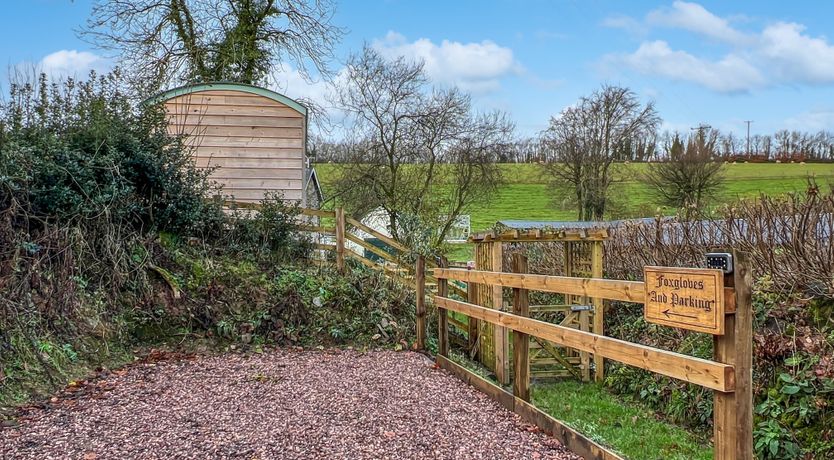 Photo of Foxgloves Hut, Brompton Regis