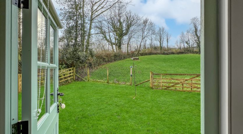 Photo of Foxgloves Hut, Brompton Regis