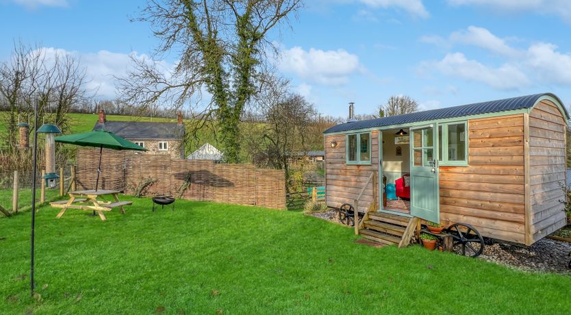 Photo of Foxgloves Hut, Brompton Regis