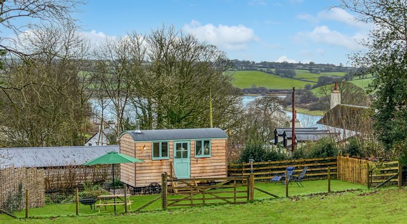 Photo of Foxgloves Hut, Brompton Regis
