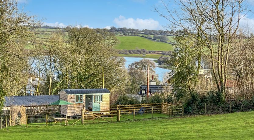 Photo of Foxgloves Hut, Brompton Regis