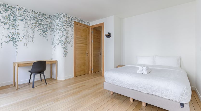 Photo of The Parisian Pearl