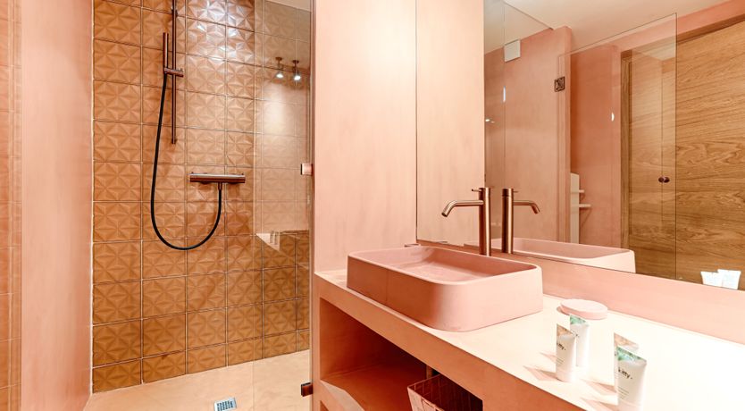 Photo of The Parisian Pearl