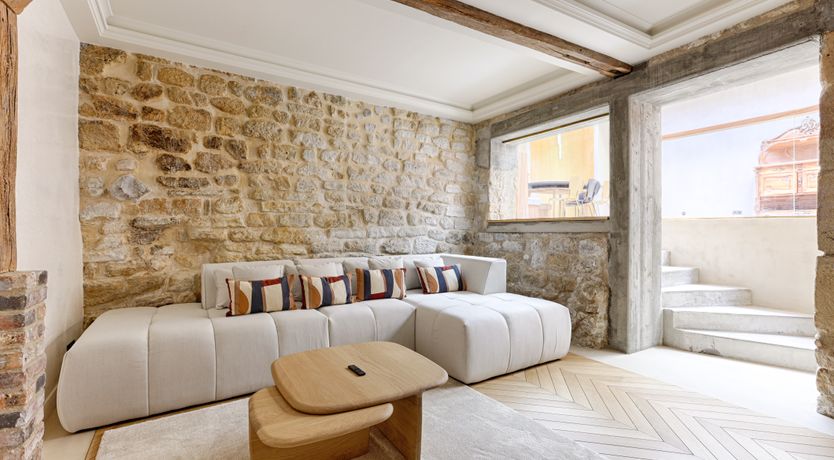 Photo of The Parisian Pearl