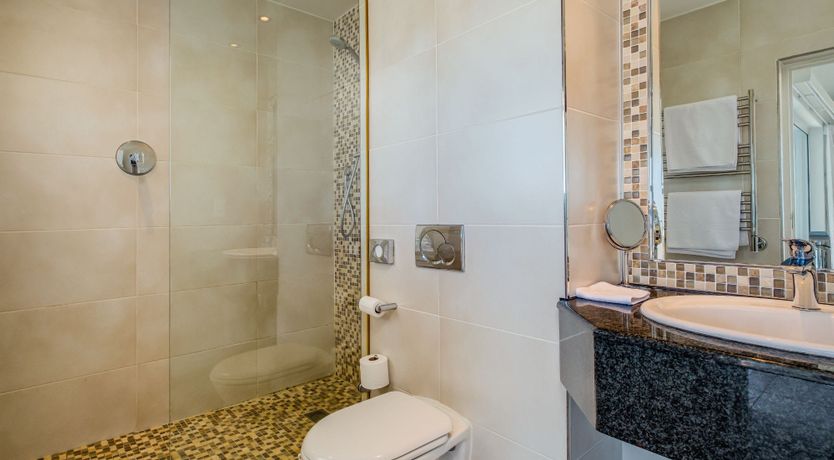 Photo of Beauty & the Bay