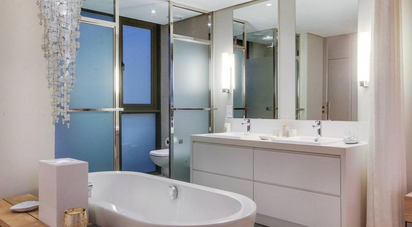 Photo of Oak & Glass